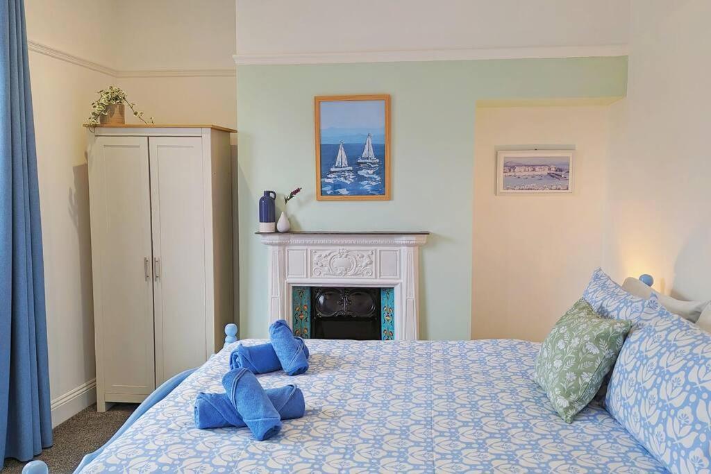 Вилла Seaside Escapes - With Relaxing Hot Tub! Скарборо Экстерьер фото